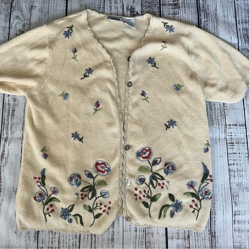 Vintage floral embroidered cardigan short sleeve scalloped hem cream cottagecore